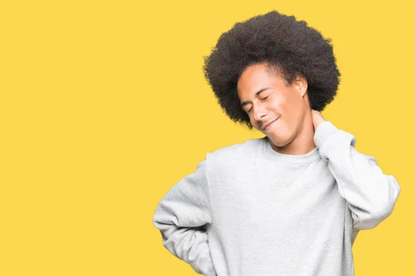 Jovem Afro Americano Com Cabelo Afro Vestindo Camisola Esportiva Sofrendo — Fotografia de Stock