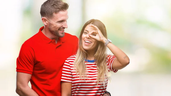 Pareja Joven Enamorada Sobre Fondo Aislado Haciendo Buen Gesto Con — Foto de Stock