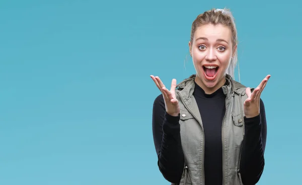 Giovane Donna Bionda Sfondo Isolato Che Celebra Pazzo Stupito Successo — Foto Stock