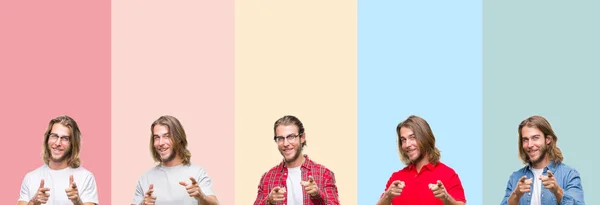 拼贴年轻英俊的男人在五颜六色的条纹孤立的背景用快乐和有趣的脸指着相机 良好的能量和活力 — 图库照片