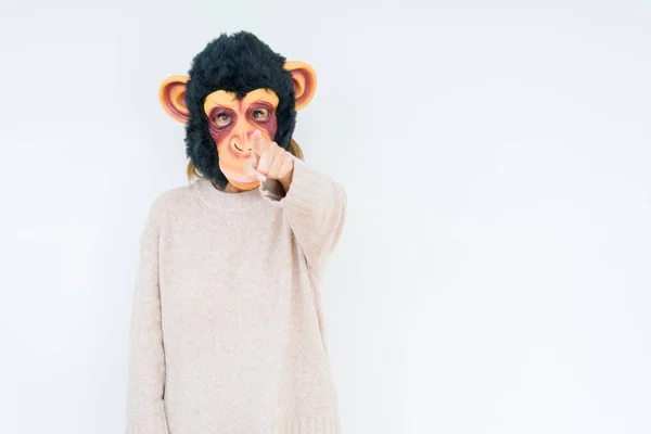 Middelbare Leeftijd Vrouw Dragen Grappig Gek Geld Masker Geïsoleerde Achtergrond — Stockfoto