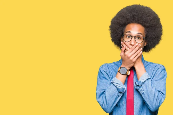 Joven Hombre Negocios Afroamericano Con Cabello Afro Usando Gafas Corbata — Foto de Stock