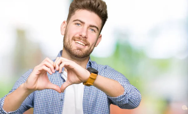 Homem Loiro Bonito Jovem Vestindo Camisa Casual Sorrindo Amor Mostrando — Fotografia de Stock