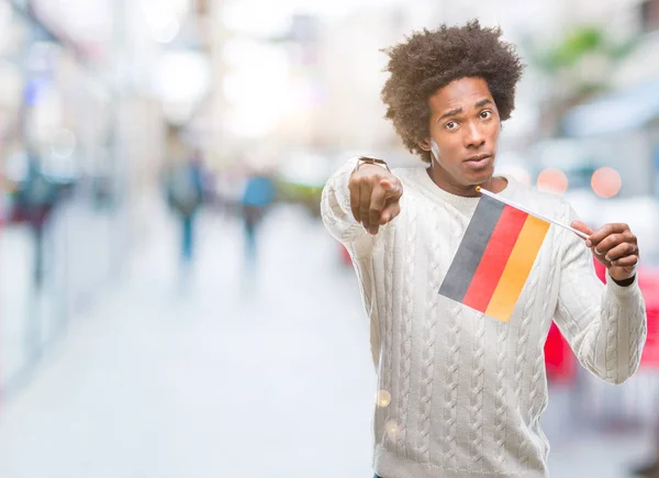 Almanya Üzerinde Bayrağı Afro Amerikalı Adam Arka Plan Kamera Size — Stok fotoğraf