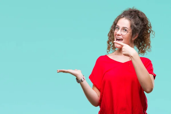 Hermosa Morena Pelo Rizado Joven Con Gafas Sobre Fondo Aislado — Foto de Stock