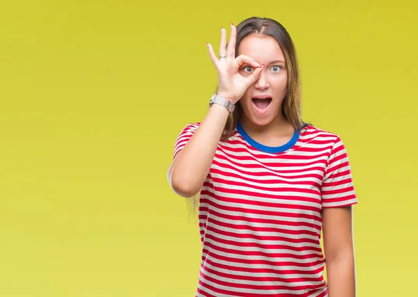 Junge Kaukasische Schöne Frau Über Isolierten Hintergrund Tun Geste Schockiert — Stockfoto