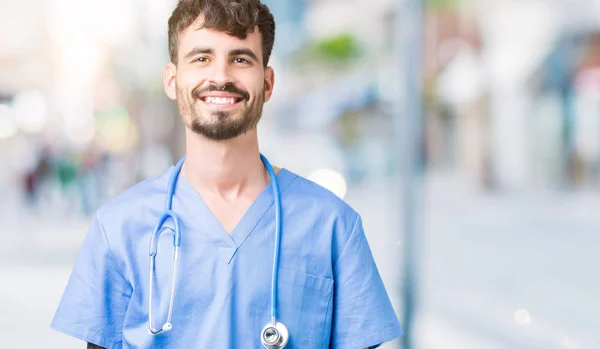 Giovane Uomo Infermiera Bello Indossa Uniforme Chirurgo Sfondo Isolato Con — Foto Stock