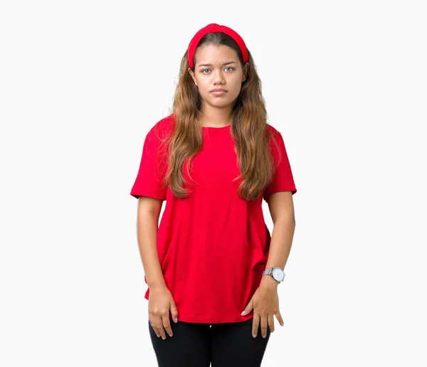 Mulher Morena Bonita Nova Vestindo Camiseta Vermelha Sobre Fundo Isolado — Fotografia de Stock