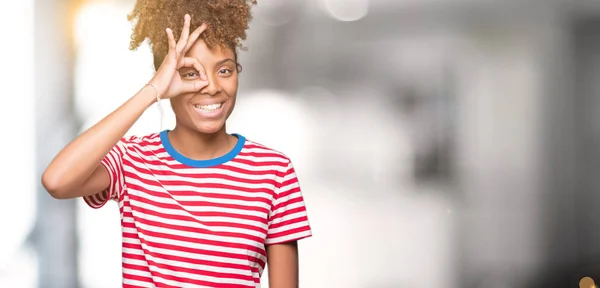 Vackra Unga Afroamerikanska Kvinnan Över Isolerade Bakgrund Gör Gest Med — Stockfoto
