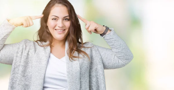 Mulher Bonita Size Usando Jaqueta Inverno Sobre Fundo Isolado Sorrindo — Fotografia de Stock