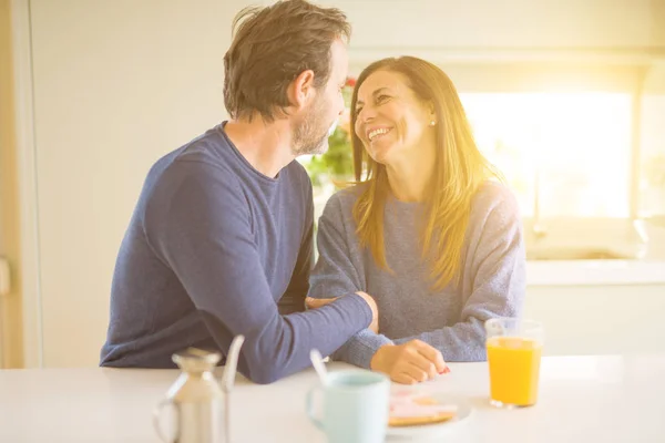 Beautiful Romantic Middle Age Couple Having Healthy Breaskfast Morning Home — Stock Photo, Image