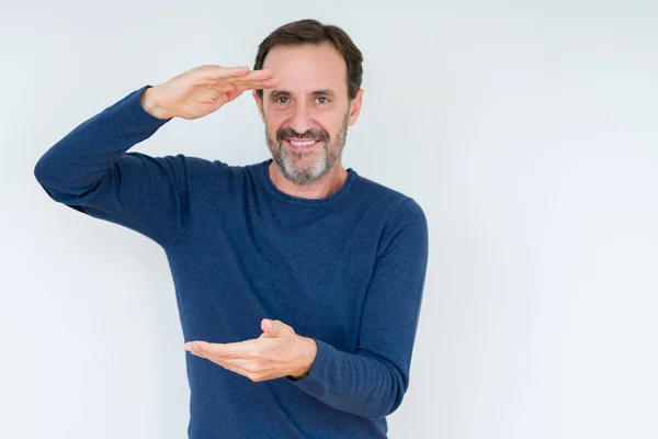 Elegante Uomo Anziano Sfondo Isolato Gesticolando Con Mani Che Mostrano — Foto Stock