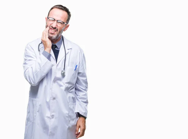 Hombre Médico Edad Madura Con Uniforme Médico Aislado Tocando Boca — Foto de Stock