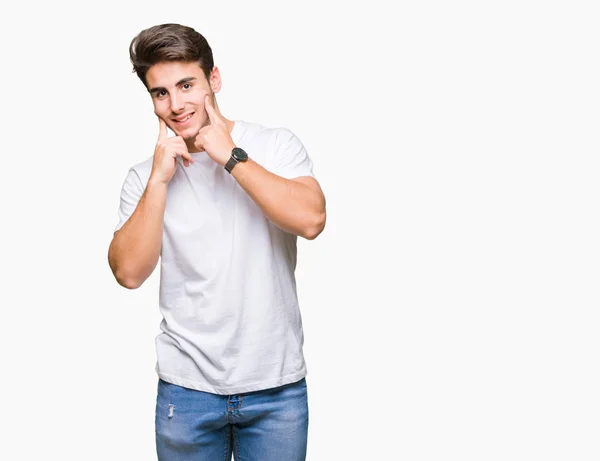 Jovem Homem Bonito Vestindo Camiseta Branca Sobre Fundo Isolado Sorrindo — Fotografia de Stock