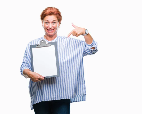 Senior Donna Affari Caucasica Tenendo Appunti Sfondo Isolato Con Faccia — Foto Stock