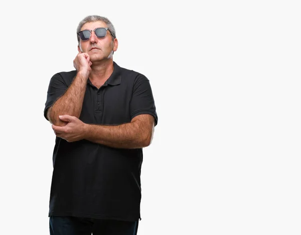 Hombre Mayor Guapo Con Gafas Sol Sobre Fondo Aislado Con — Foto de Stock