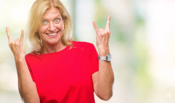 Blonde Frau Mittleren Alters Über Isoliertem Hintergrund Die Mit Verrücktem — Stockfoto