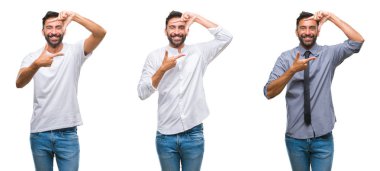 Yakışıklı genç Hintli ile büyük ve büyük boy işaret, ölçü birimi sembol gösteren el eller izole arka plan üzerinde kolaj. Kameraya bakarak gülümsüyordu. Ölçüm kavramı.