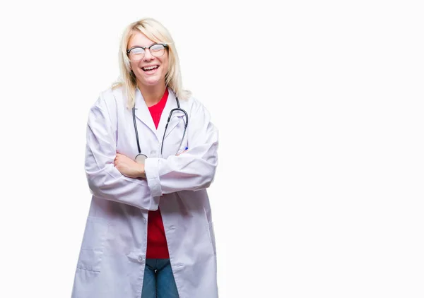 Joven Hermosa Doctora Rubia Vistiendo Uniforme Médico Sobre Fondo Aislado —  Fotos de Stock