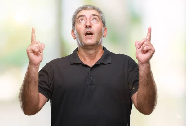 Handsome Senior Man Isolated Background Amazed Surprised Looking Pointing Fingers — Stock Photo, Image