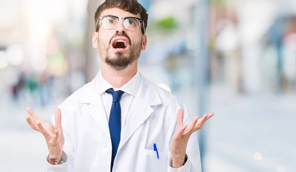 Jovem Cientista Profissional Homem Vestindo Casaco Branco Sobre Fundo Isolado — Fotografia de Stock