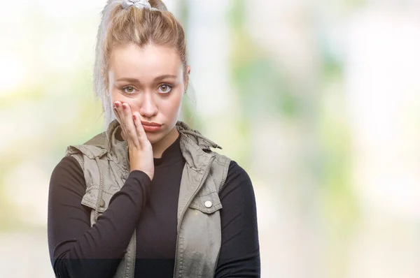 Mladá Blond Žena Nad Izolované Pozadí Myšlení Pohledu Unavený Znuděný — Stock fotografie