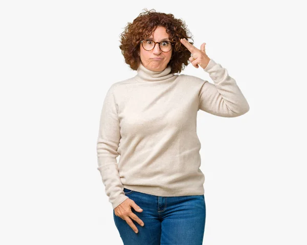 Piękny Środkowy Ager Starszy Kobieta Nosi Sweter Golfem Okulary Białym — Zdjęcie stockowe