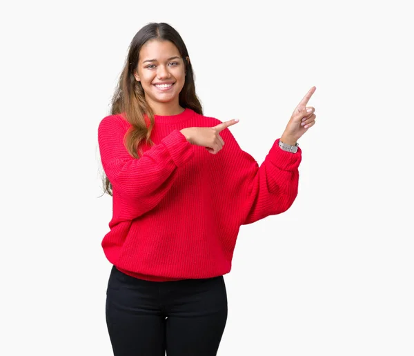 Joven Mujer Morena Hermosa Vistiendo Suéter Rojo Invierno Sobre Fondo — Foto de Stock