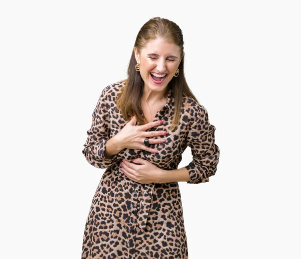 Schöne Reife Frau Mittleren Alters Die Ein Leopardenkleid Über Isoliertem — Stockfoto
