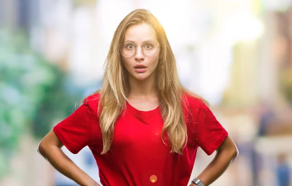 Junge Schöne Blonde Frau Mit Brille Über Isoliertem Hintergrund Ängstlich — Stockfoto