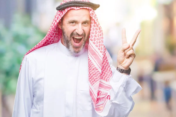 Uomo Arabo Anziano Che Indossa Keffiyeh Sfondo Isolato Sorridente Con — Foto Stock