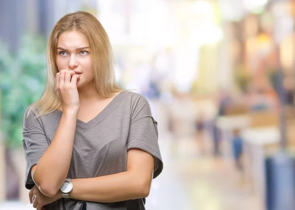 Unga Kaukasiska Kvinna Över Isolerade Bakgrund Ser Stressad Och Nervös — Stockfoto