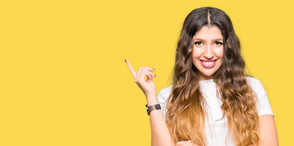 Mooie Jongedame Dragen Van Casual Wit Shirt Met Een Grote — Stockfoto