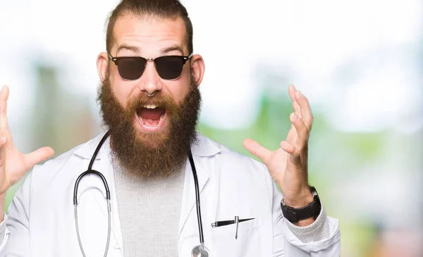 Young Blond Doctor Man Beard Wearing Sunglasses Celebrating Crazy Amazed — Stock Photo, Image