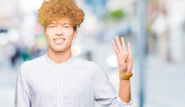 Joven Hombre Negocios Guapo Con Pelo Afro Usando Camisa Elegante — Foto de Stock