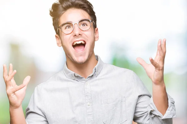 Homem Bonito Jovem Usando Óculos Sobre Fundo Isolado Louco Louco — Fotografia de Stock