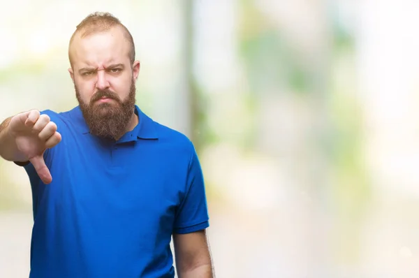 Joven Hombre Hipster Caucásico Con Camisa Azul Sobre Fondo Aislado —  Fotos de Stock