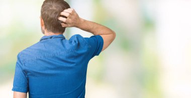 Yakışıklı orta yaş zarif komuta sizde izole arka plan geriye düşünme hakkında şüphe kafasına el ile üzerinden