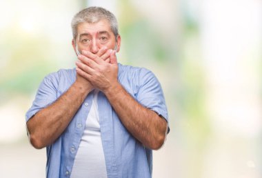 İzole arka plan ağız hata için elleriyle kapsayan şok içinde yakışıklı komuta sizde. Gizli kavramı.