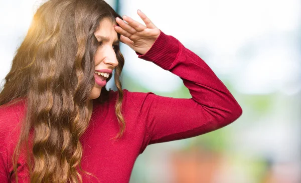 Ung Vacker Kvinna Som Bär Röd Tröja Mycket Glad Och — Stockfoto