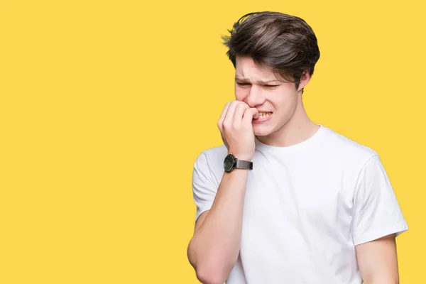 Hombre Guapo Joven Que Usa Una Camiseta Blanca Casual Sobre —  Fotos de Stock