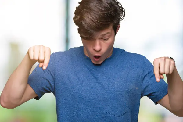 Jovem Homem Bonito Vestindo Camiseta Azul Sobre Fundo Isolado Apontando — Fotografia de Stock