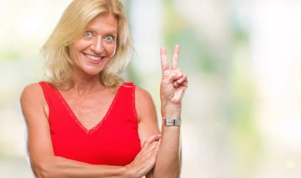 Medelålders Blond Kvinna Över Isolerade Bakgrund Leende Med Glada Ansikte — Stockfoto