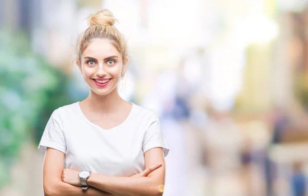 Joven Hermosa Mujer Rubia Con Camiseta Blanca Sobre Fondo Aislado — Foto de Stock