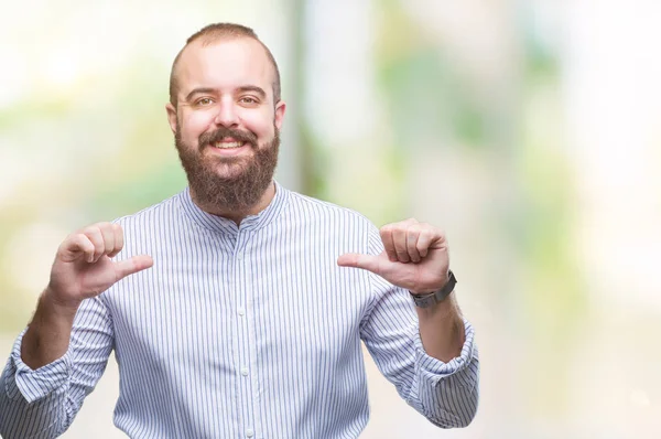 Joven Hombre Hipster Caucásico Sobre Fondo Aislado Mirando Confiado Con — Foto de Stock