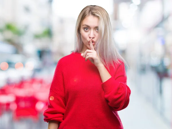 Mujer Rubia Joven Con Suéter Invierno Sobre Fondo Aislado Pidiendo —  Fotos de Stock