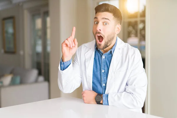 Young Handsome Doctor Man Clinic Pointing Finger Successful Idea Exited — Stock Photo, Image