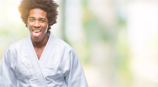 Afro American Man Noszenia Karate Kimono Białym Tle Trzymanie Języka — Zdjęcie stockowe