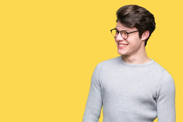 Joven Hombre Guapo Con Gafas Sobre Fondo Aislado Mirando Hacia — Foto de Stock