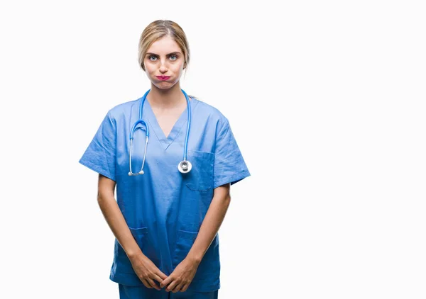 Joven Hermosa Doctora Rubia Cirujana Enfermera Mujer Sobre Fondo Aislado — Foto de Stock